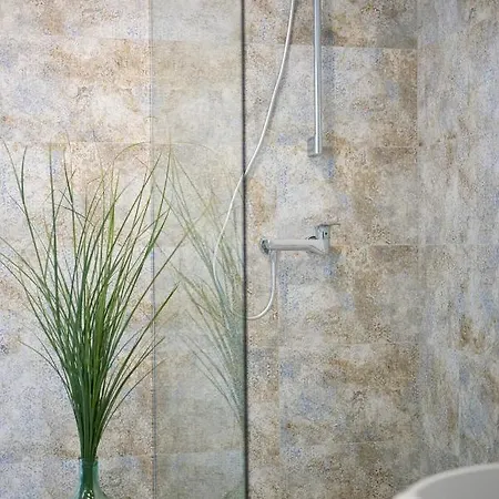 Bl - The Penthouse, 24hr Self Check-in, 2 Bedrooms, Fireplace, Ac, Panoramic View From Main Balcony, 3-minute Walk To Center