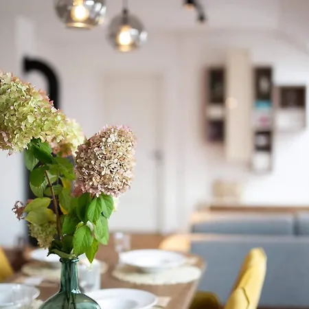 Bl - The Penthouse, 24hr Self Check-in, 2 Bedrooms, Fireplace, Ac, Panoramic View From Main Balcony, 3-minute Walk To Center Banská Bystrica