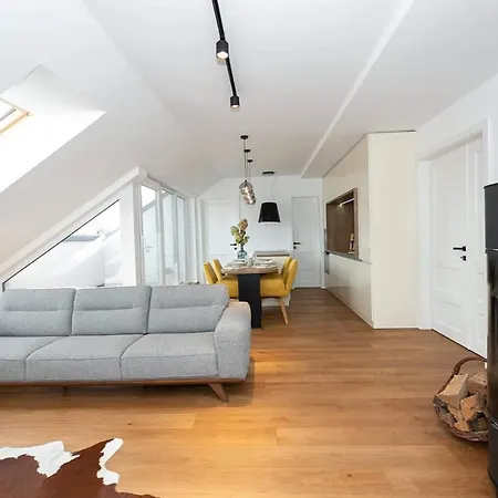 דירה Bl - The Penthouse, 24hr Self Check-in, 2 Bedrooms, Fireplace, Ac, Panoramic View From Main Balcony, 3-minute Walk To Center *