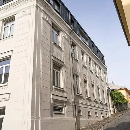 Bl - The Penthouse, 24hr Self Check-in, 2 Bedrooms, Fireplace, Ac, Panoramic View From Main Balcony, 3-minute Walk To Center Banská Bystrica