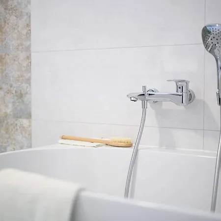 Bl - The Penthouse, 24hr Self Check-in, 2 Bedrooms, Fireplace, Ac, Panoramic View From Main Balcony, 3-minute Walk To Center באנסקה ביסטריצה