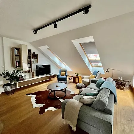 Bl - The Penthouse, 24hr Self Check-in, 2 Bedrooms, Fireplace, Ac, Panoramic View From Main Balcony, 3-minute Walk To Center *