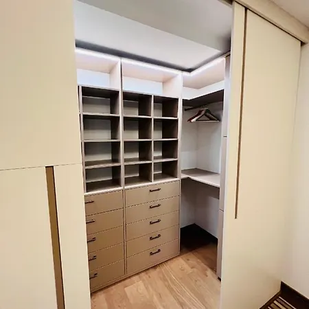 דירה Bl - The Penthouse, 24hr Self Check-in, 2 Bedrooms, Fireplace, Ac, Panoramic View From Main Balcony, 3-minute Walk To Center
